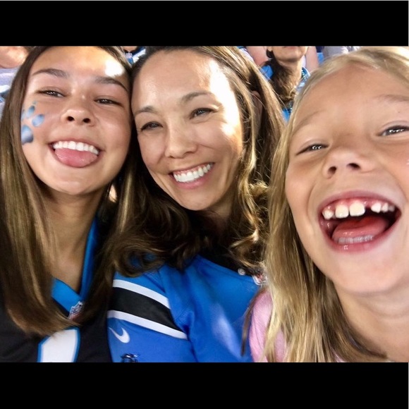 Meet LIsa - ⭐️Posh Ambassador & Top Rated Seller⭐️ - Picture 6 of 8